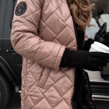 Bogna - Elegantiška pūkinė striukė su gobtuvu