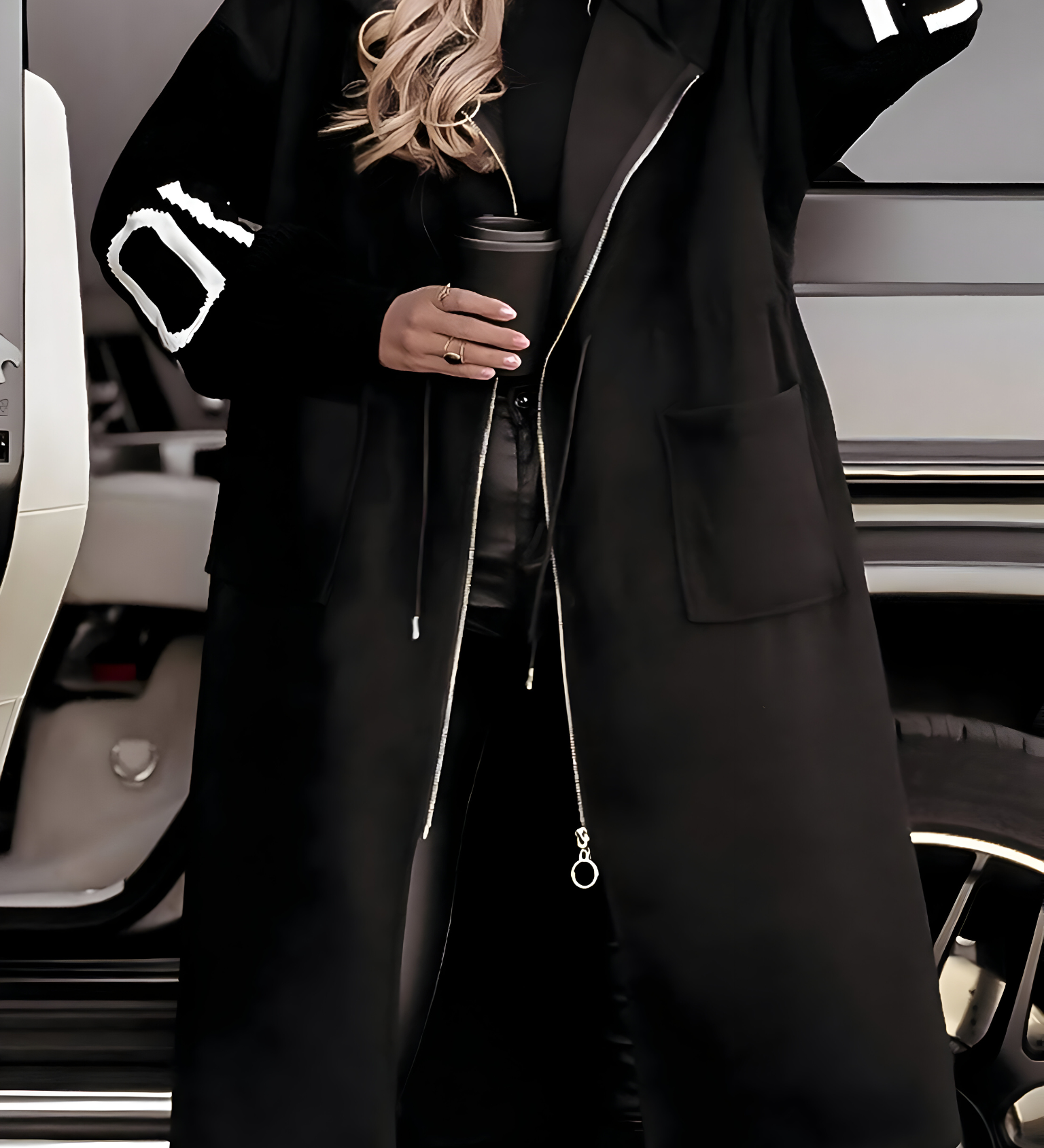 Elwira - Stilinga striukė su megztomis rankovėmis ir gobtuvu