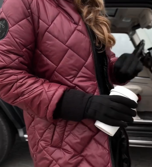 Bogna - Elegantiška pūkinė striukė su gobtuvu