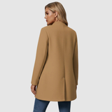 Natalia - Klasikinis moteriškas paltas su prigludusiu siluetu