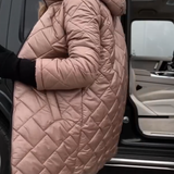 Bogna - Elegantiška pūkinė striukė su gobtuvu