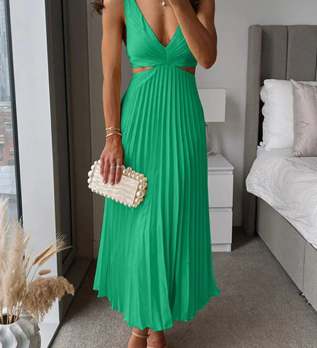 Benedykta – Midi suknelė su elegantišku iškirpimu liemenyje