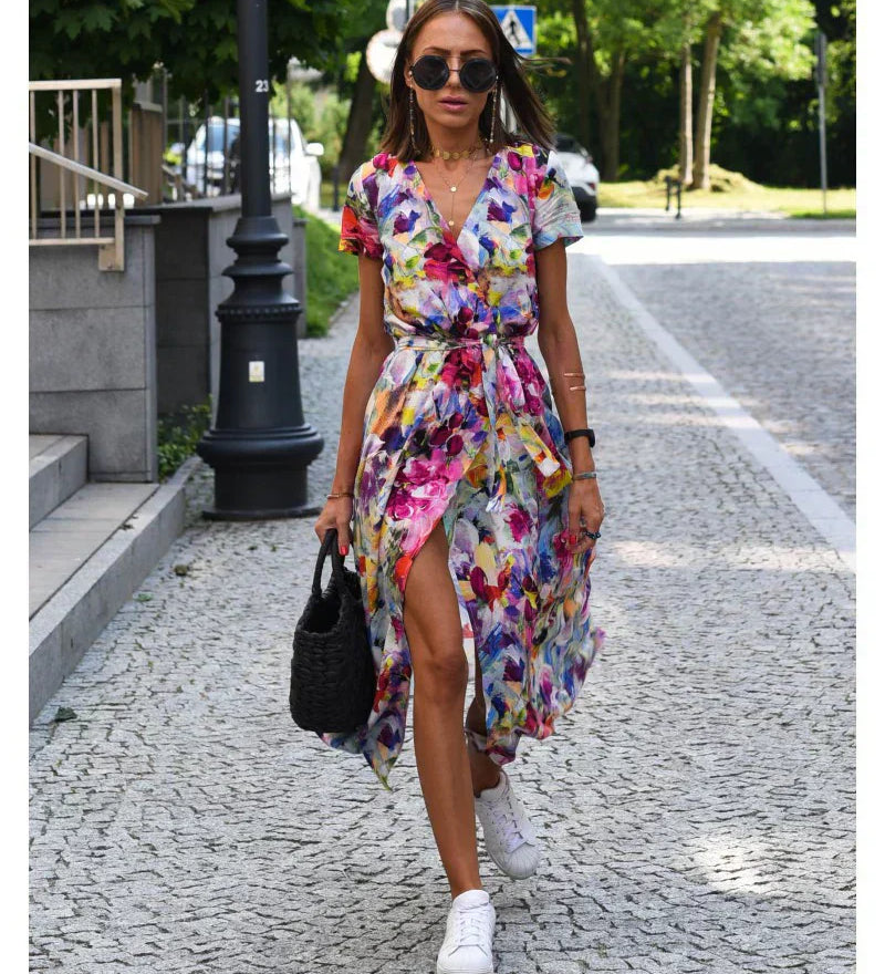 Julia - Elegantiška Suknelė su V-kaklu ir Figūrą Modeliuojančiu Kirpimu